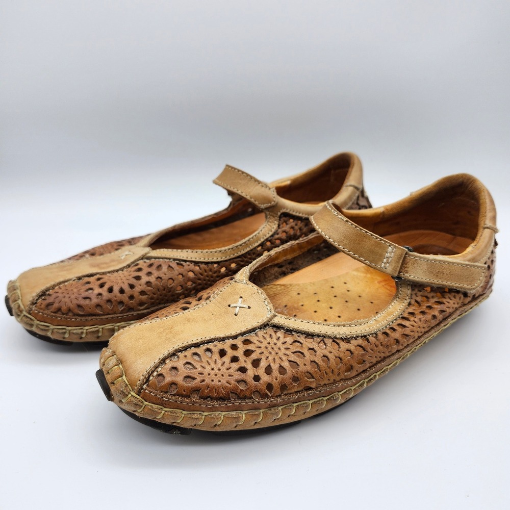 PIKOLINOS Tan and Brown Flats - Picture 6 of 8